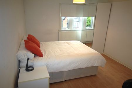 Flat 3, 22 Kelso Road, LS2 9PR, Leeds - Photo 4