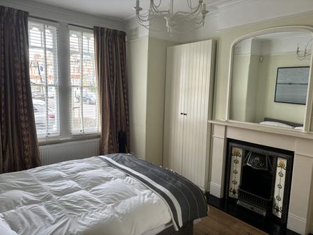 Huge Room to Rent in West London - Photo 2