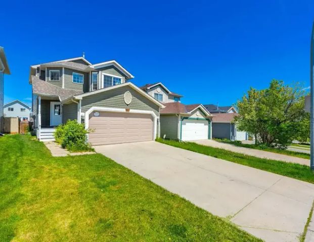Walk to Schools,Shops & More–3 Bed Home for Rent in SW Calgary with central A/C! | 184 Bridlewood Road Southwest, Calgary - Photo 1