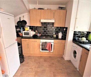 3 Bed - 15 Hessle Walk, Hyde Park, Leeds - LS6 1EJ - Student - Photo 3