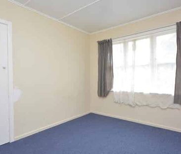 Charming 3BR Home in Papakura - Photo 2