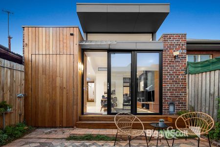 LUXURY LIVING MEETS URBAN CHARM ON ROWENA PARADE - Photo 4