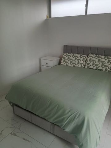 Beautiful Spacious Home Between Broadbeach and Surfers - Photo 4