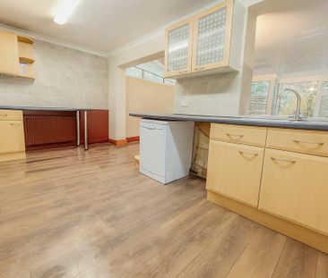 4 bedroom semi-detached house to rent - Photo 2