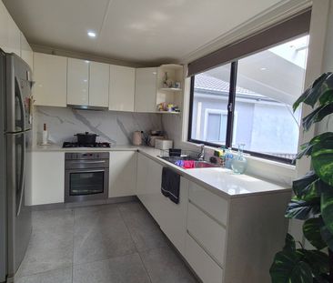 Modern 3 Bedroom Home - Photo 4