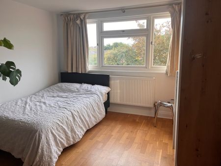 Room in a Shared House, Sylvester Road, N2 - Photo 2