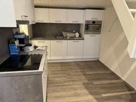 Gelijkvloers studio / volledig vernieuwd / goede ligging - Foto 2