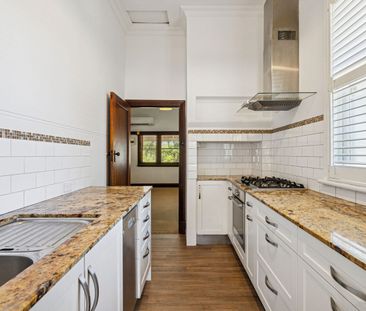 Charming Apartment in Sought-After North Perth Location - Photo 6