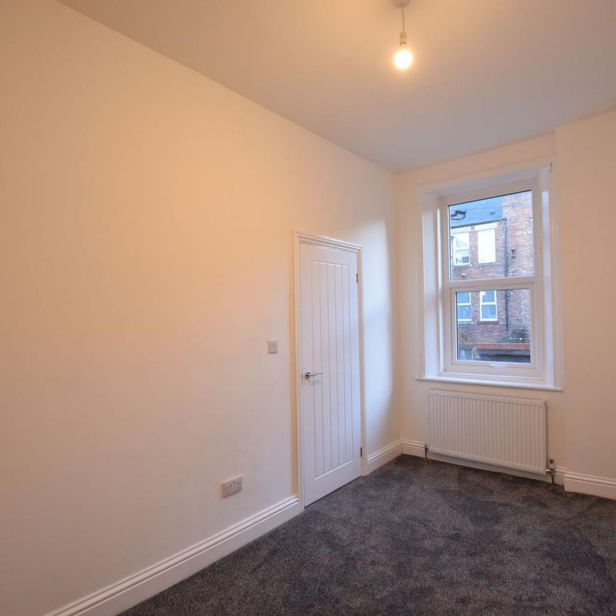 Avenue Road, Gateshead, NE8 - Photo 1