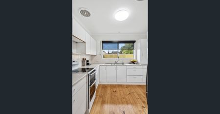 Elegantly Renovated Gem in Sought-After Coastal Suburb. - Photo 4