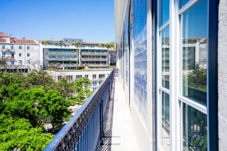 2 room luxury Apartment for rent in Largo de Santos, Lisbon - Photo 4