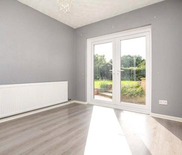 4 bedroom detached house to rent - Photo 4