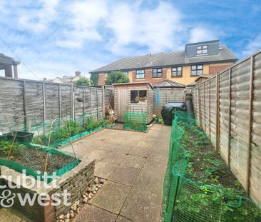 2 bedroom semi-detached house to rent - Photo 5