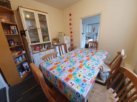 8 Bed Student Accommodation - Photo 2