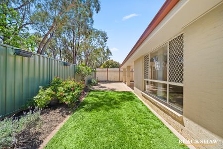 76 Rosewood Glen, Jerrabomberra NSW 2619 - House For Rent | Domain - Photo 2