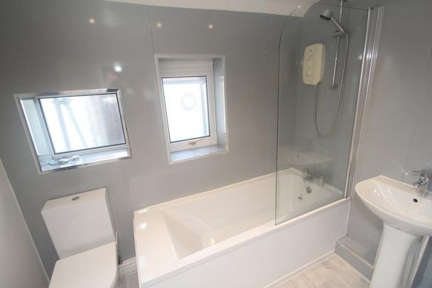 3 bedroom end of terrace house to rent - Photo 1