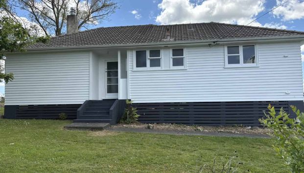 Charming Three-Bedroom Family Home for Rent in Putaruru - Photo 1