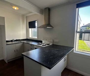 Charming Saint Kilda Rental Awaits You! - Photo 2