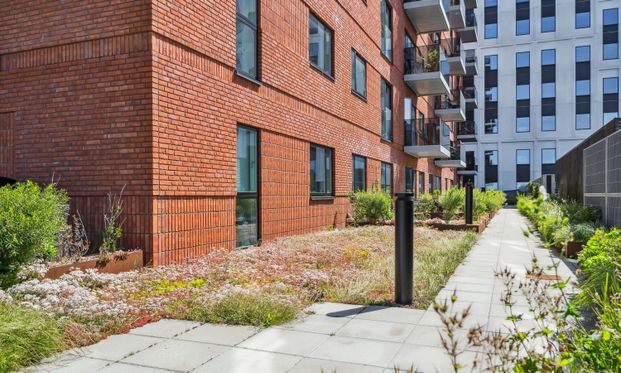 Bo højt over byen – moderne 3-vær. bolig med udsigt, ro og byliv lige ved hånden - Photo 1