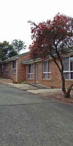 Refurbished private two bedroom villa with courtyard - Photo 4