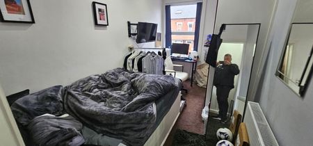 6 Bed - 69 Headingley Avenue, Headingley, Leeds - LS6 3ER - Student - Photo 2