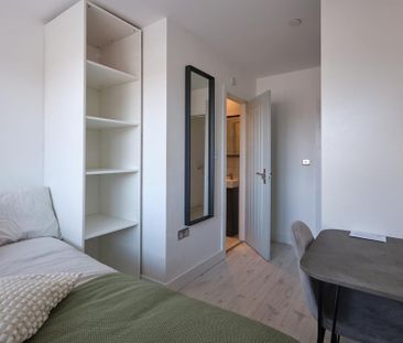 6 bedroom terraced house to rent - Photo 2