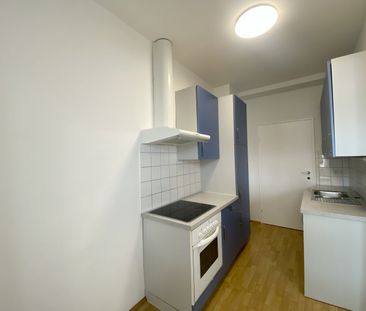 Near Modenapark: perfect singles apartment with special atmosphere - Photo 2