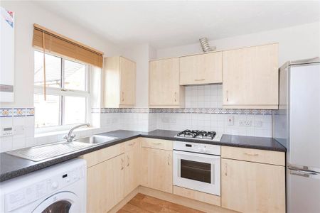 2 bedroom flat to rent - Photo 2