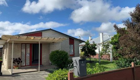 Comfortable family living! - Photo 2