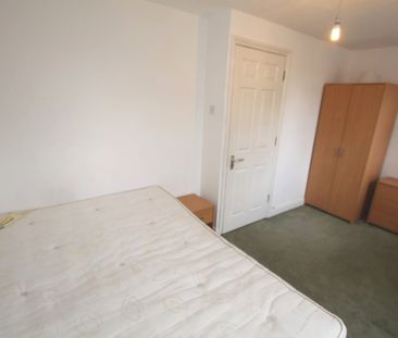 STUDENT Four Bedroom House – Donald Woods Gardens (Surbiton, KT5) - Photo 4