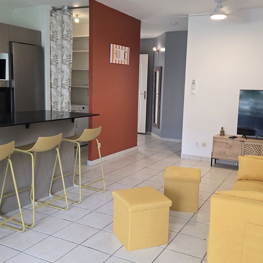 Location Appartement 4 pièces 94m² DUCOS 97224 - Photo 1
