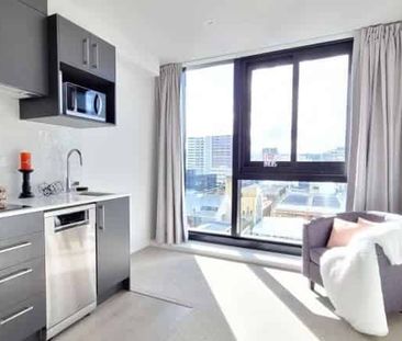 City Living with Spectacular Views - Photo 2