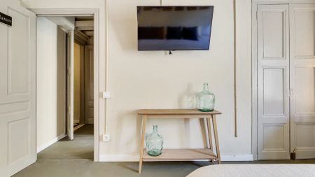 Room in a shared 4-bedroom apartment for rent in El Gòtic. - Photo 5