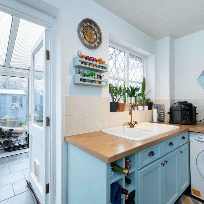 2 bedroom end of terrace house to rent - Photo 1