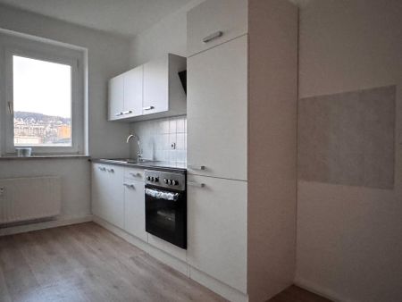 *** Renovierte 2-Raumwohnung im Zentrum | Einbauküche | Dachgeschoss *** - Photo 2