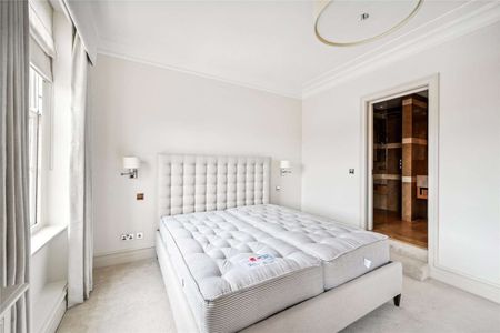An exceptional, recently refurbished four bedroom apartment in the heart of Mayfair. - Photo 5