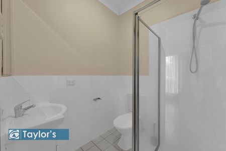 2010 BUILT FAMILY HOME THAT'S SURE TO PLEASE - Photo 4