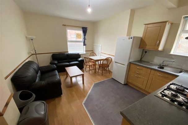 4 bedroom semi-detached house to rent - Photo 1