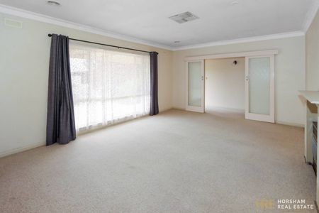 Comfortable & Convenient Living Near the Wimmera River - Photo 4