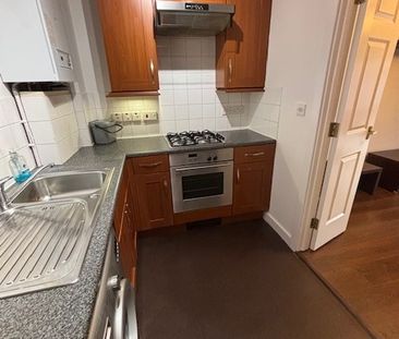 2 Bed Flat, St. Marys Grove, RG1 - Photo 4