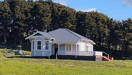 Sunny Villa Retreat with Stunning Rural Outlook - Photo 5