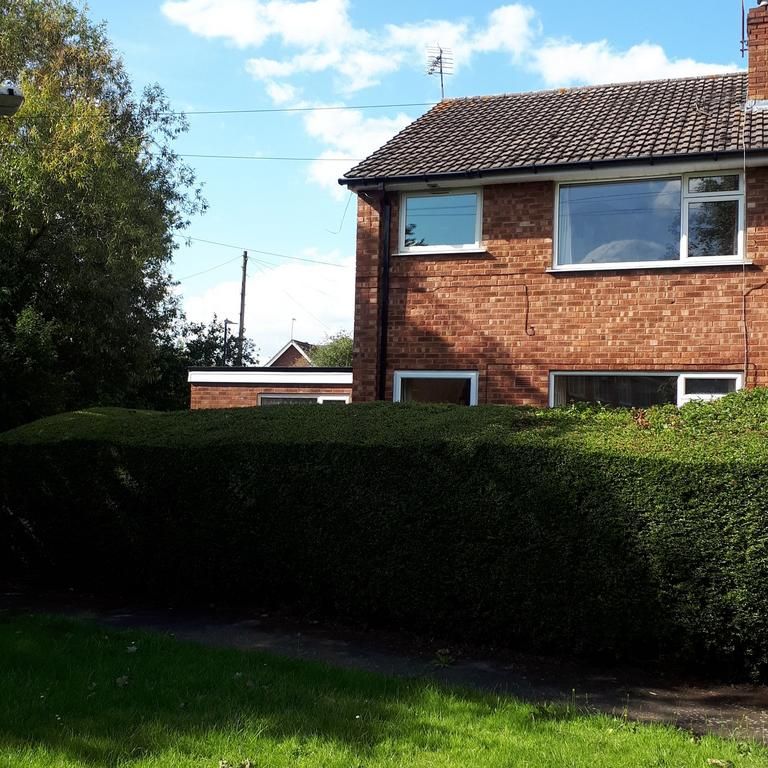 4 bedroom semi-detached house to rent - Photo 1