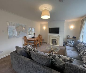 3 bedroom semi-detached bungalow to rent - Photo 5