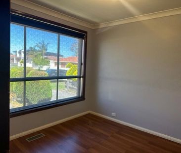 LOVELY 3 BEDROOM HOME - Photo 2