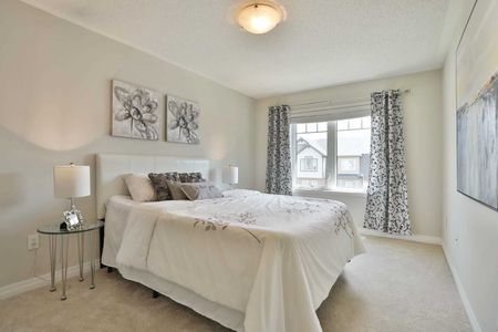 For Lease - 3089 Harbell Gate, Oakville, Ontario - Photo 4