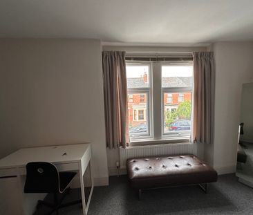 4 bedroom house - Photo 3