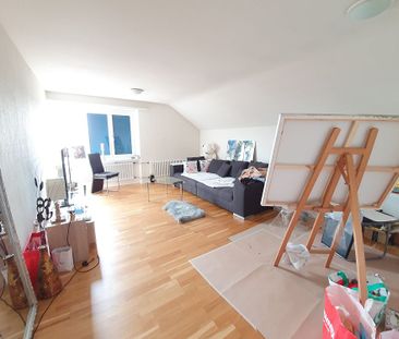 Grosse Dachwohnung mit neuer Küche und Bad - Foto 2