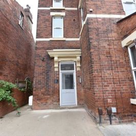 2 bedroom Flat in Cardigan Road, Leeds - Photo 1