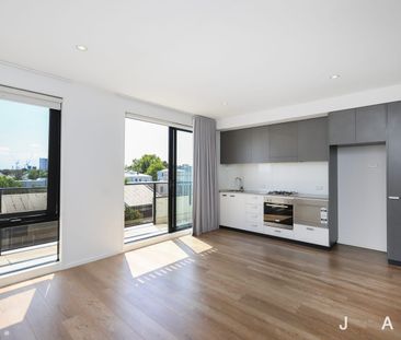 Spacious and Full of Natural Light - Photo 3