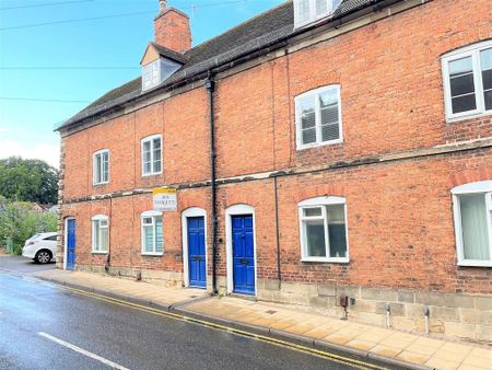 2 bedroom terraced house to rent - Photo 4